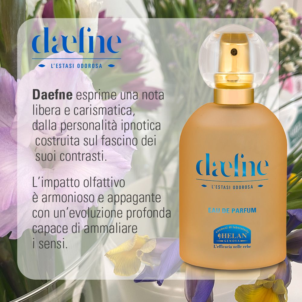 Flacone di profumo con testo su sfondo floreale. Testo: daefne, Helan, descrizione della fragranza.