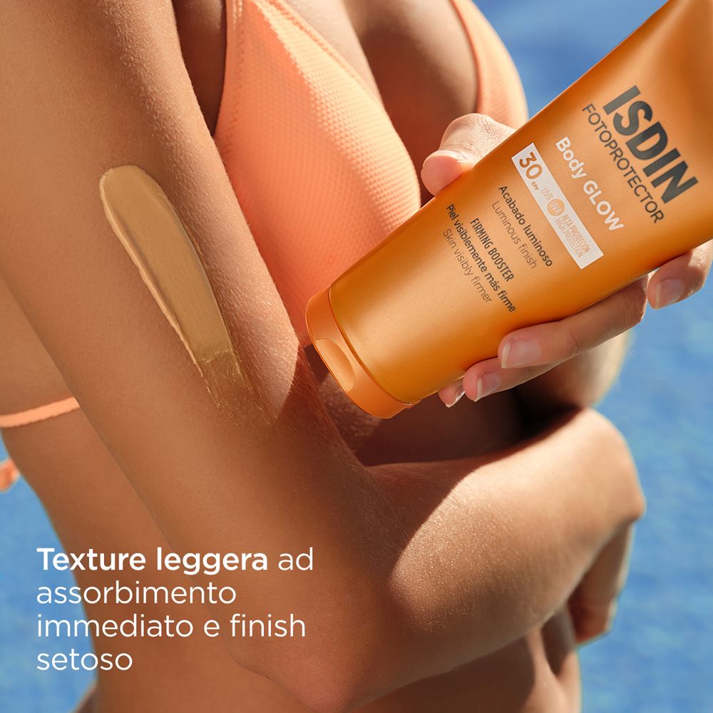 Applicazione sul braccio. Testo: Texture leggera ad assorbimento immediato e finish setoso.