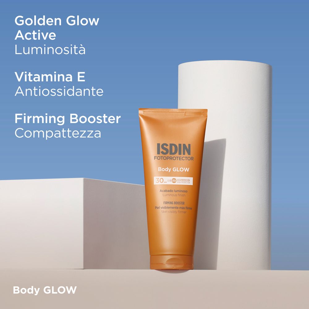 Prodotto accanto a colonne bianche. Testo: Golden Glow Active. Vitamina E. Firming Booster.