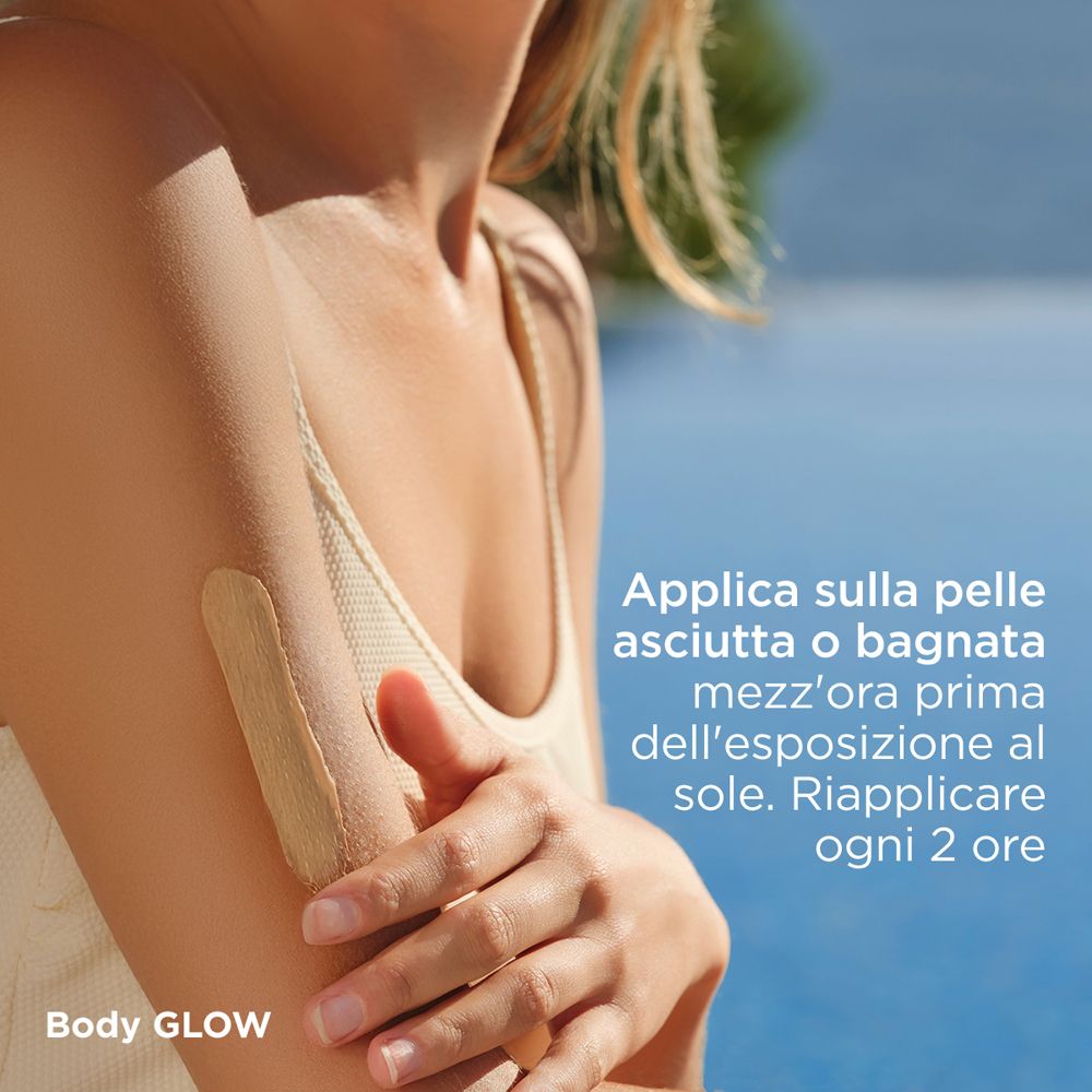 Applicazione sul braccio. Testo: Applica sulla pelle asciutta o bagnata. Riaplicare ogni 2 ore.