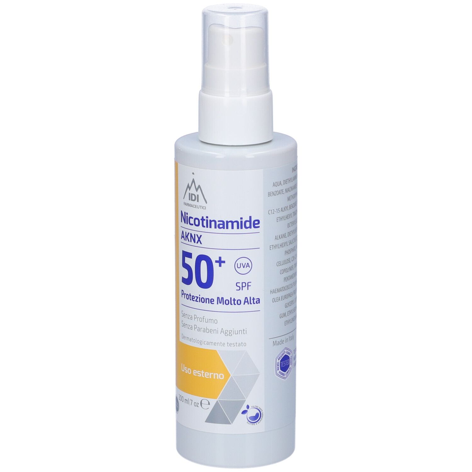 Flacone bianco con erogatore spray. Etichetta con nome prodotto, SPF 50+ e altre informazioni. Accento giallo.