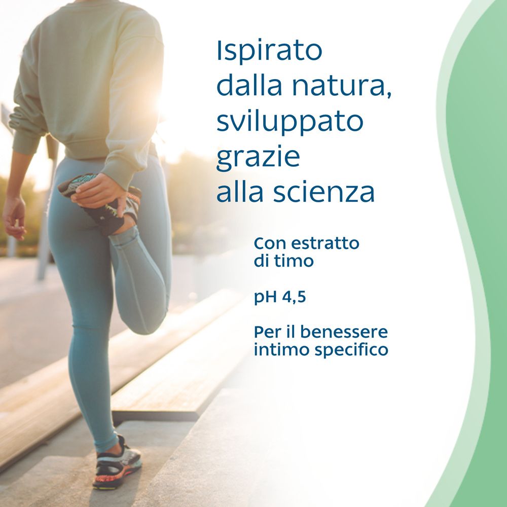 Testo e donna che si allunga. Testo: 'Ispirato dalla natura, sviluppato grazie alla scienza'. pH 4,5.