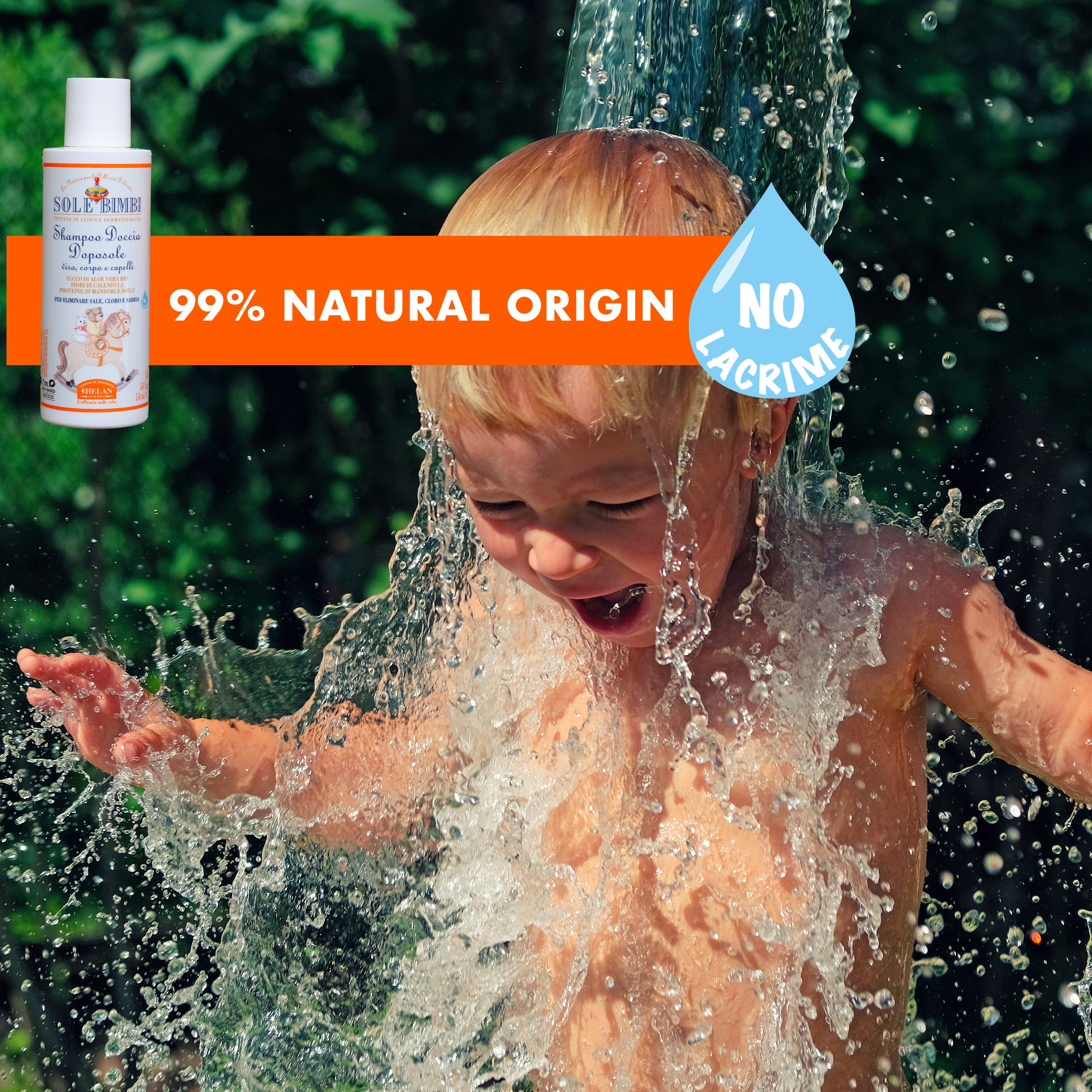 Bambino sotto getto d'acqua. Flacone prodotto. Testo: 99% origine naturale, senza lacrime. Marca: Helan SOLE BIMBI.