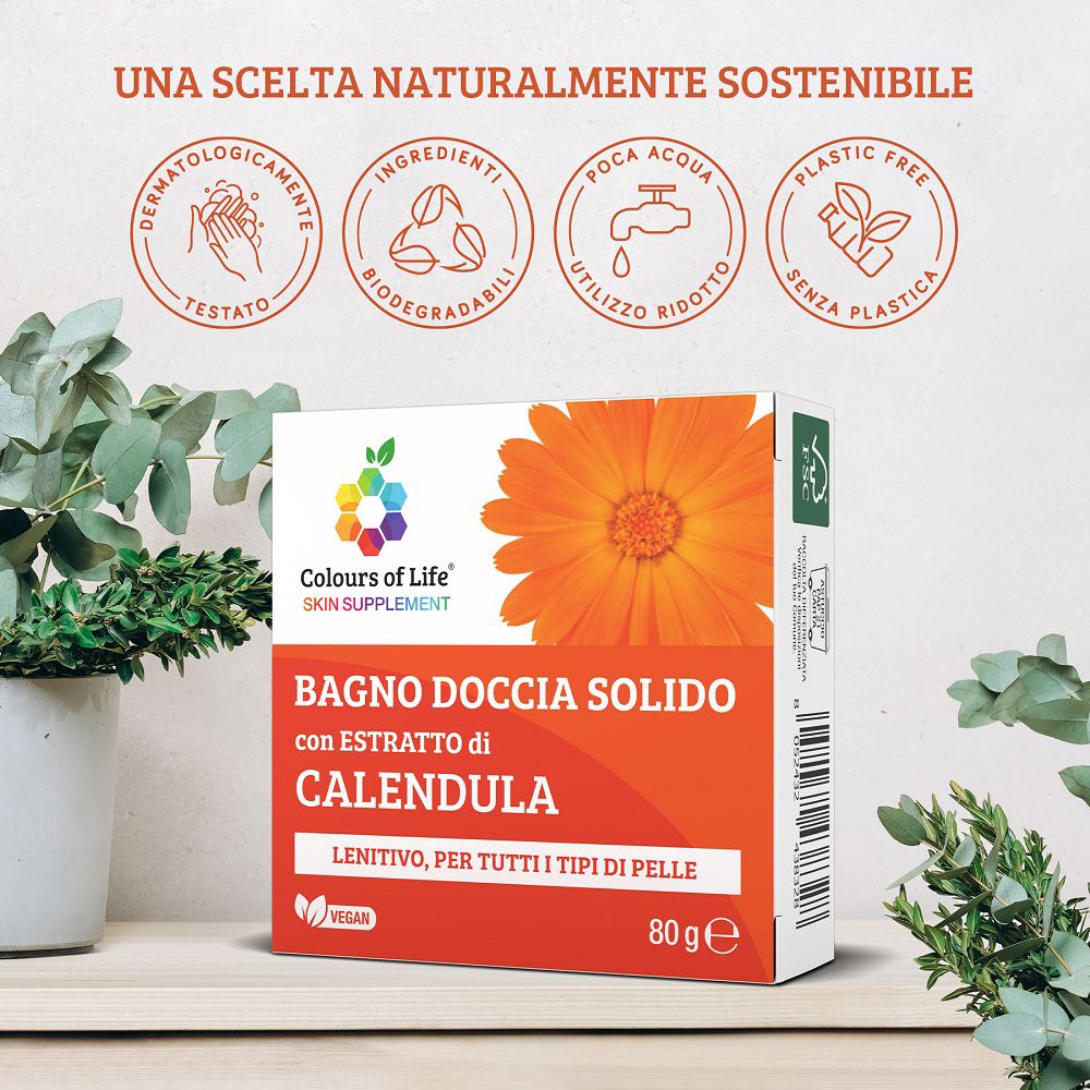 Confezione di bagnoschiuma solido con estratto di calendula, circondata da piante e con eco-loghi.