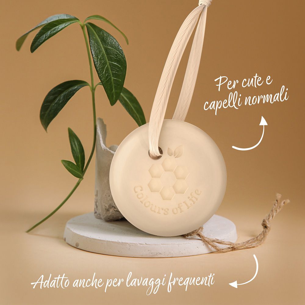 Flacone di shampoo solido all'aloe vera, appeso a un laccio.