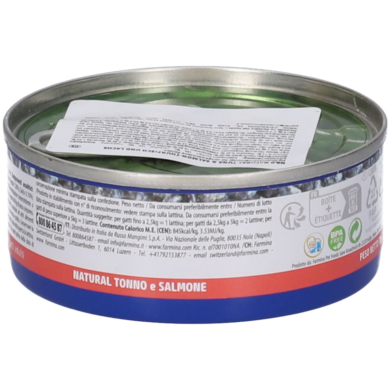 Lattina rotonda di cibo per gatti. Retro con testo. Nome del prodotto e peso su fascia rossa. Accenti verdi e blu.