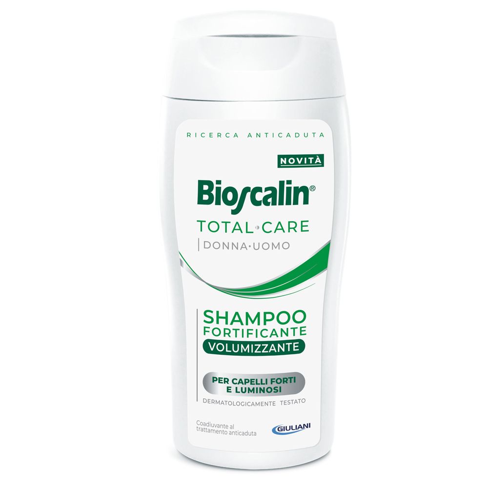 Flacone di shampoo bianco con etichetta verde. Scritta: Bioscalin Total Care, Shampoo Fortificante Volumizzante.