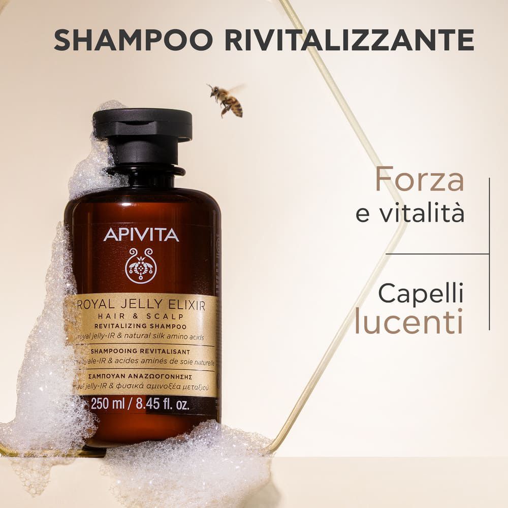 Flacone di prodotto con schiuma e ape. Testo: Shampoo Rivitalizzante. Apivita Royal Jelly Elixir.