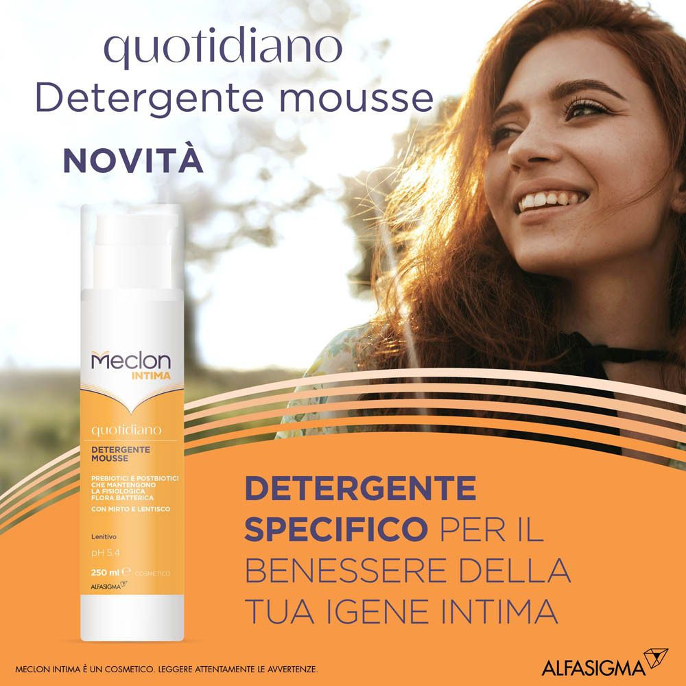 Mousse Meclon Intima con donna sorridente sullo sfondo.