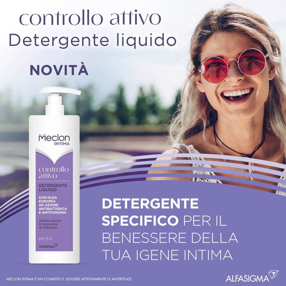 Detergente liquido Meclon Intima Controllo Attivo accanto a una donna sorridente.