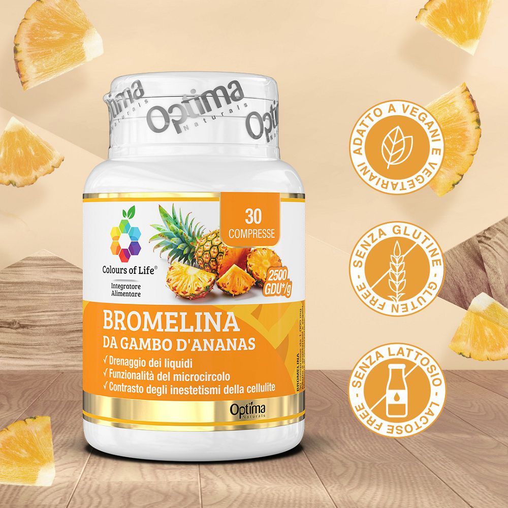 Flacone di compresse di bromelina, circondato da pezzi di ananas e sigilli.