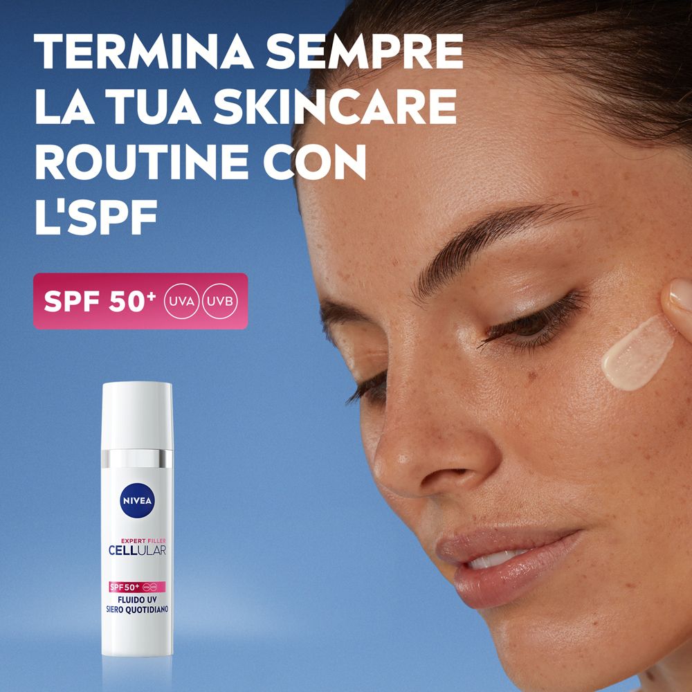 Donna con siero sulla pelle. Testo: Termina la tua routine di cura della pelle con SPF. Flacone prodotto.