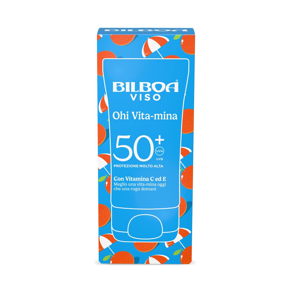Tubo di crema solare in una scatola. Tubo blu con SPF 50+ e illustrazioni arancioni. Testo: 'Ohi Vita-mina'.