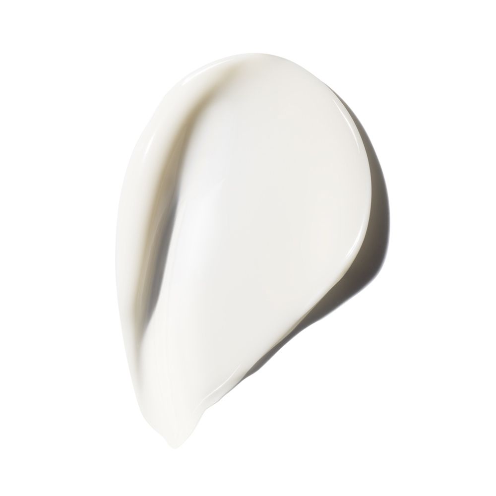 Traccia di crema bianca su sfondo bianco. Texture liscia. A forma di goccia.