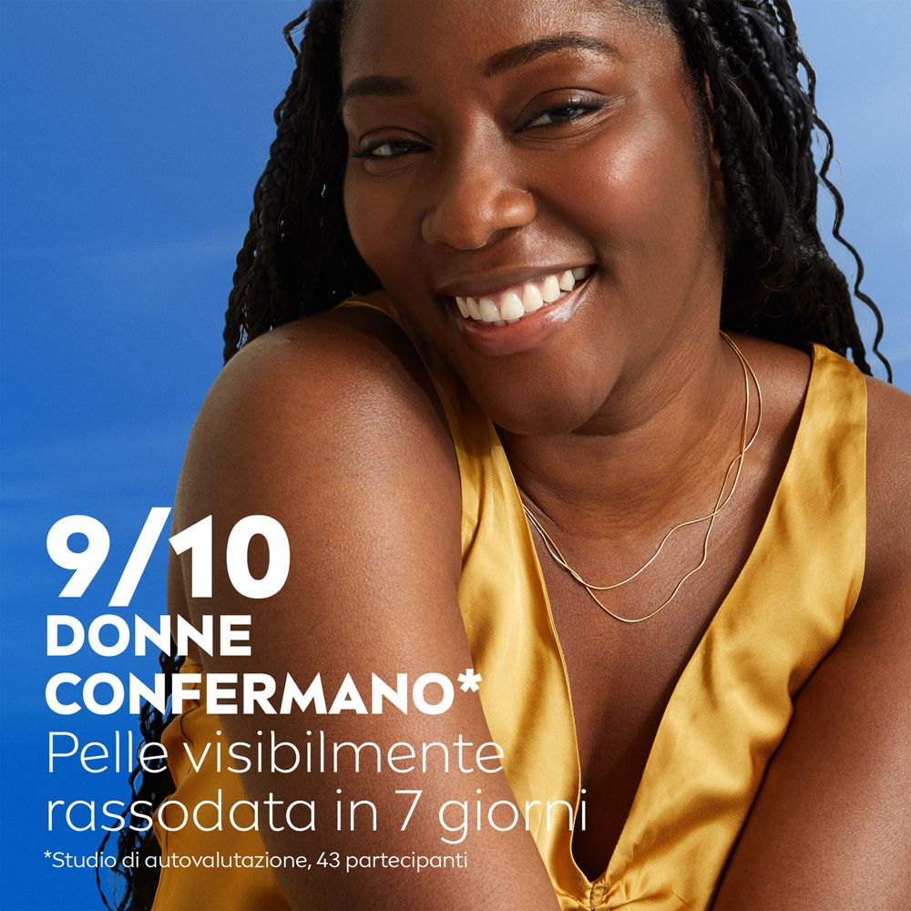 Donna sorridente. Testo: 9/10 DONNE CONFERMANO* Pelle visibilmente rassodata in 7 giorni. *Studio di autovalutazione.