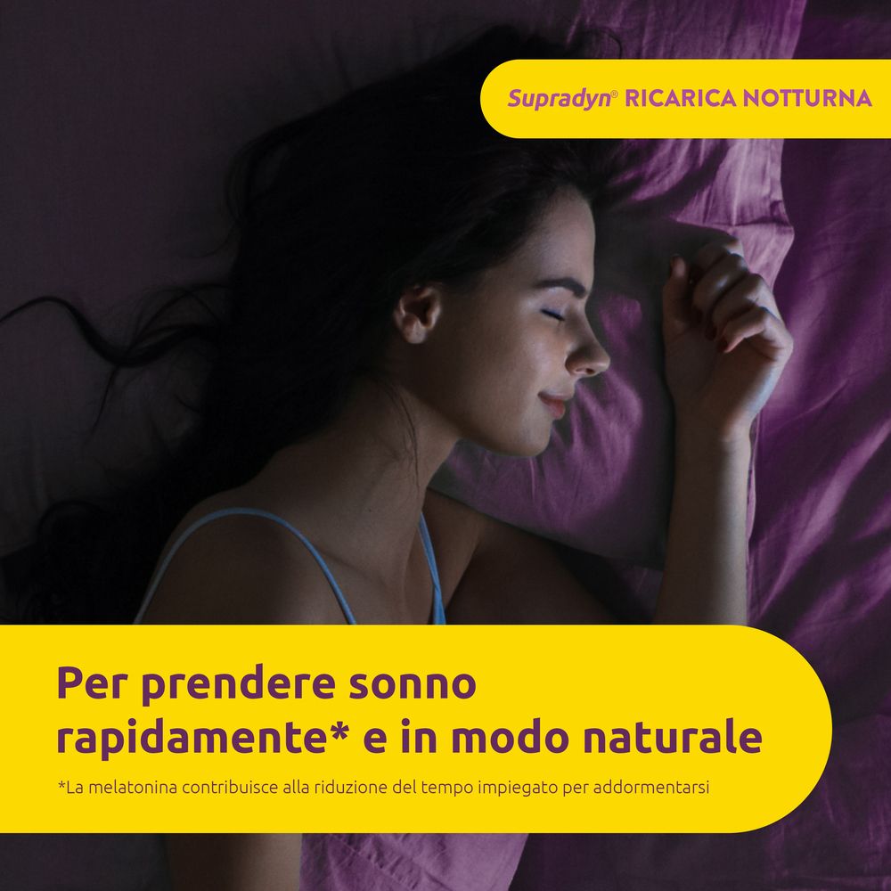 Donna dorme serenamente a letto, promosso da Supradyn Ricarica Notturna.