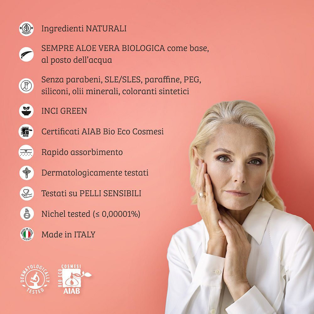 Donna con elenco di caratteristiche del prodotto, inclusa certificazione AIAB e Made in Italy.
