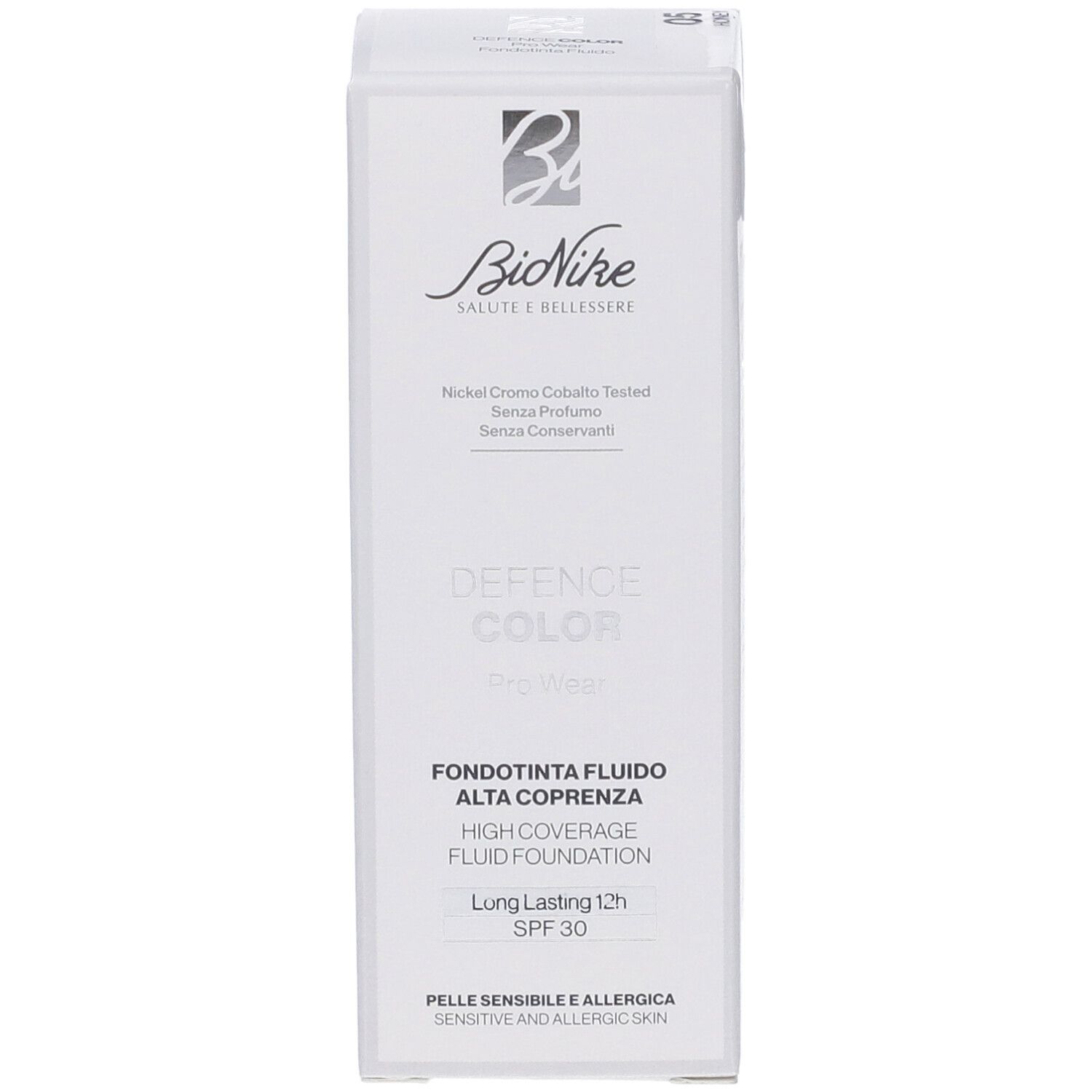 Bionike Defence Color Pro Wear Fondotinta Fluido. Confezione bianca. Testo: Fondotinta Fluido Alta Coprenza, SPF 30. Marchio visibile.