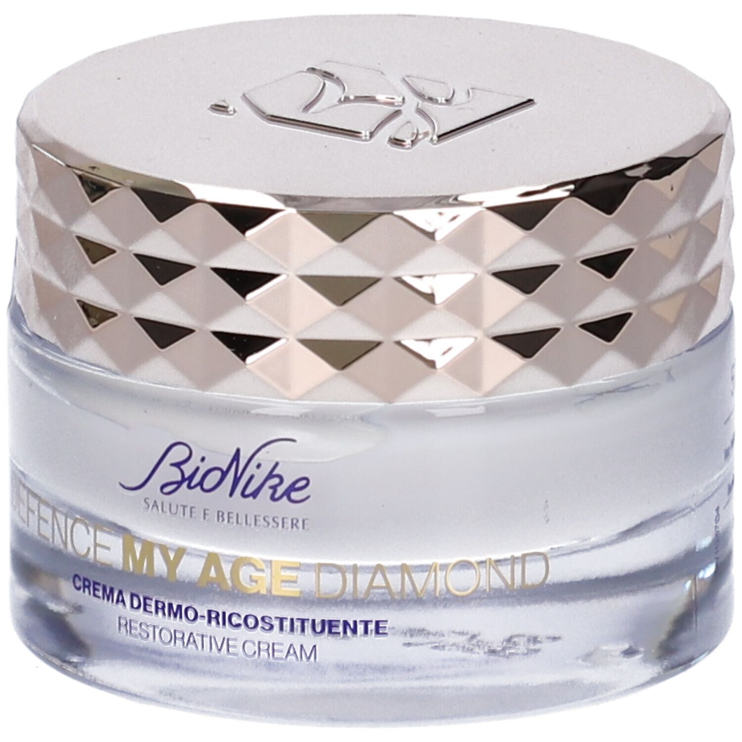 Vasetto di crema con coperchio argentato. Scritte: "DEFENCE MY AGE DIAMOND" e "CREMA DERMO-RICOSTITUENTE".