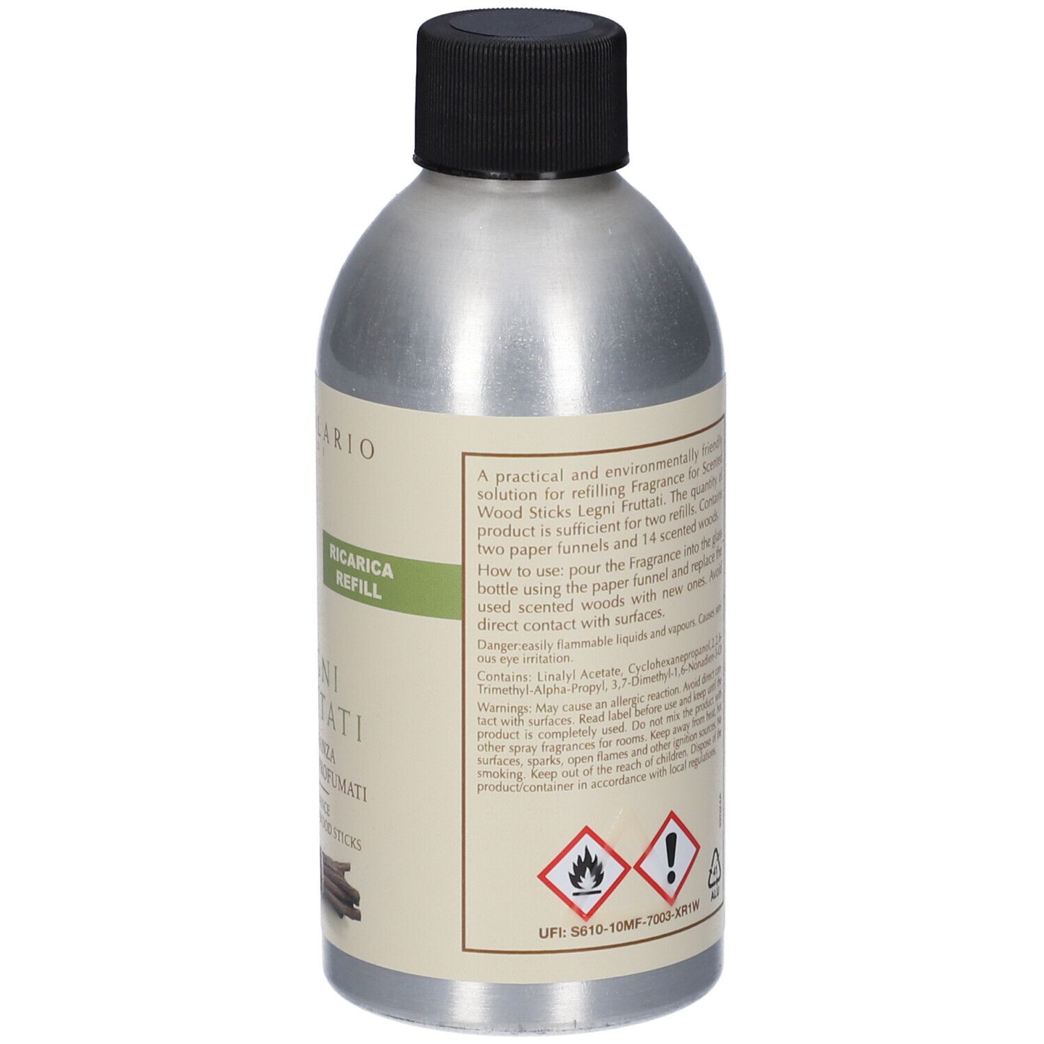 Flacone con etichetta. Testo: Ricarica, Legni Fruttati, Fragranza. Simboli di pericolo e avvertenze.