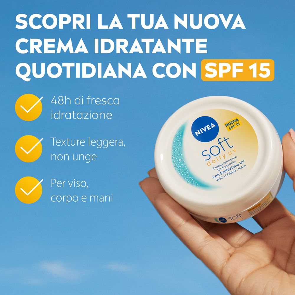 Mano tiene crema NIVEA Soft Daily UV. Testo: Crema SPF 15. 48h idratazione, texture leggera, viso, corpo, mani.