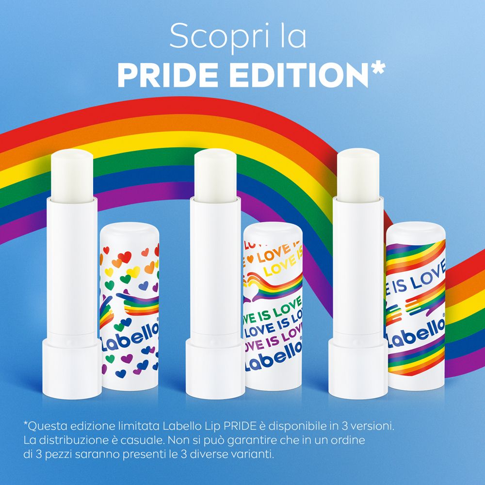 Tre stick per labbra Labello Pride Edition. Design diversi. Colori arcobaleno. Testo: LOVE IS LOVE.