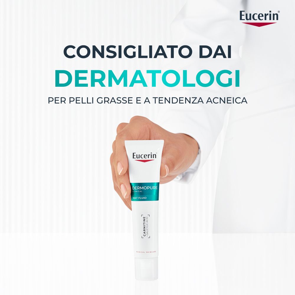 Persona che tiene Eucerin Dermopure Mat Fluid. Testo: Consigliato dai dermatologi per pelli grasse e a tendenza acneica.