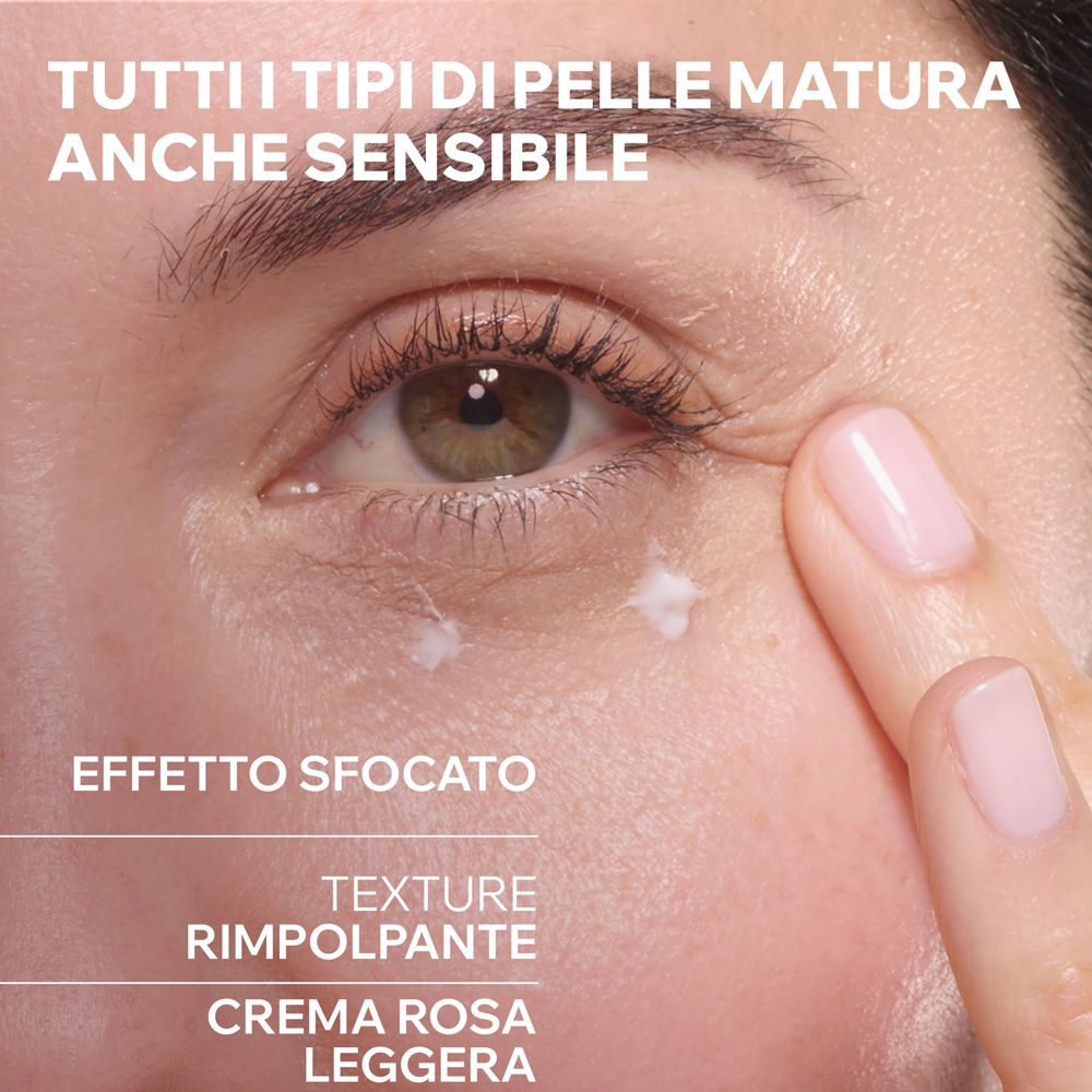 Primo piano di un occhio. Applicazione di crema. Testo: effetto, texture, crema.