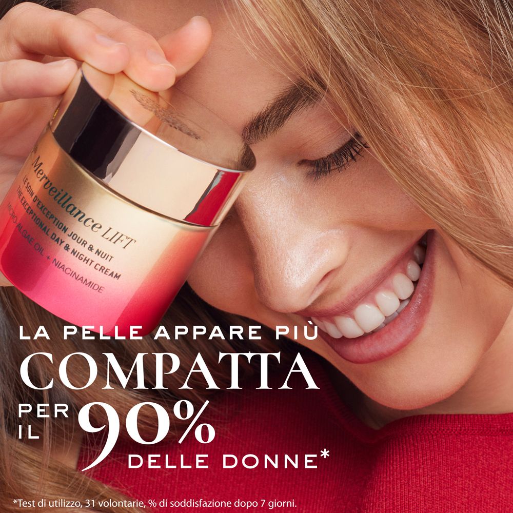 Donna che tiene un vasetto di crema. Scritta: La pelle appare più compatta per il 90% delle donne.