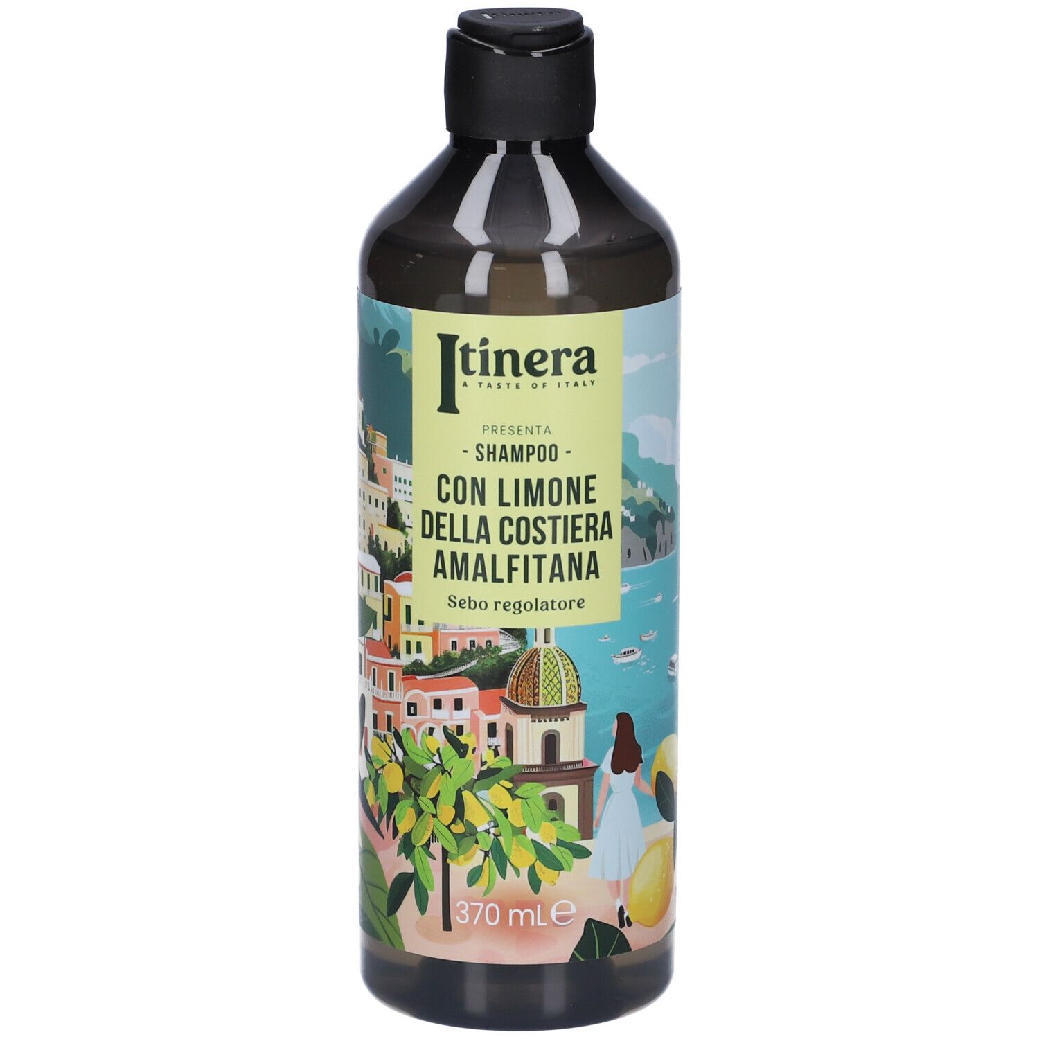 Flacone di shampoo con etichetta. Testo: Itinera, Shampoo, Con Limone della Costiera Amalfitana, Sebo Regolatore. Immagine: paesaggio costiero.