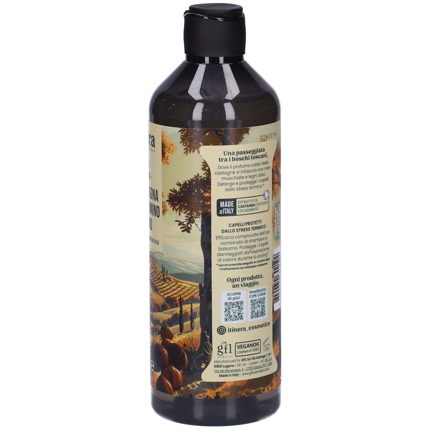 Flacone di shampoo con tappo nero. Etichetta con testo e certificazioni. Certificazione vegana.