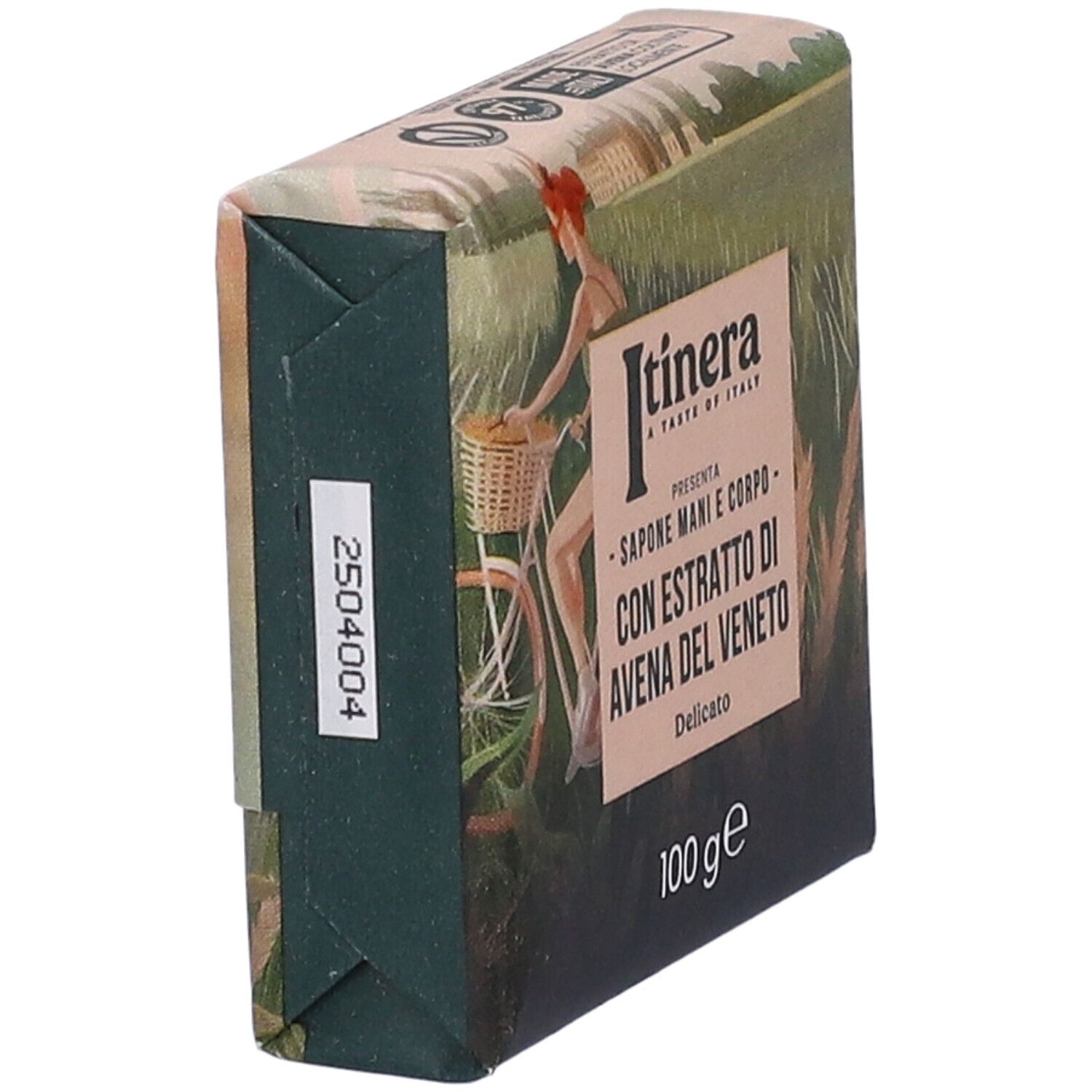 Sapone confezionato, obliquo. Scritta: Itinera, Sapone Mani e Corpo, Avena del Veneto, 100 g. Etichetta codice.