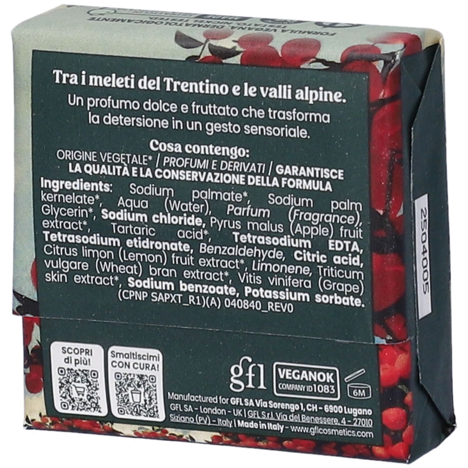 Retro della confezione del sapone Itinera. Testo con ingredienti e informazioni. Logo vegano e codici QR.