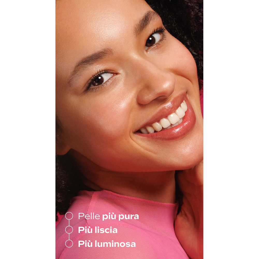 Ritratto di donna. Cura della pelle. Testo: Pelli più pura, più liscia, più luminosa.