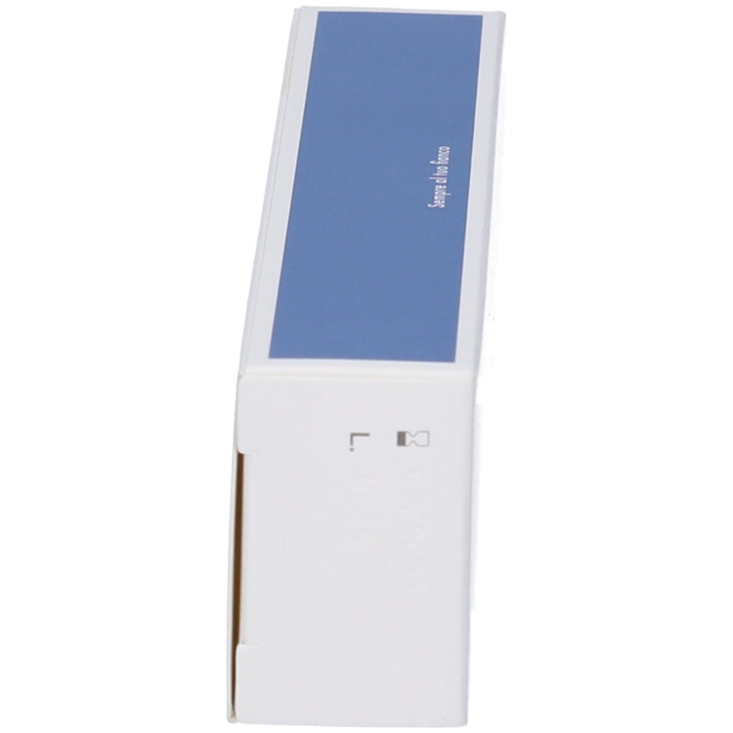 Vista laterale della confezione del prodotto. Confezione blu e bianca. Testo.