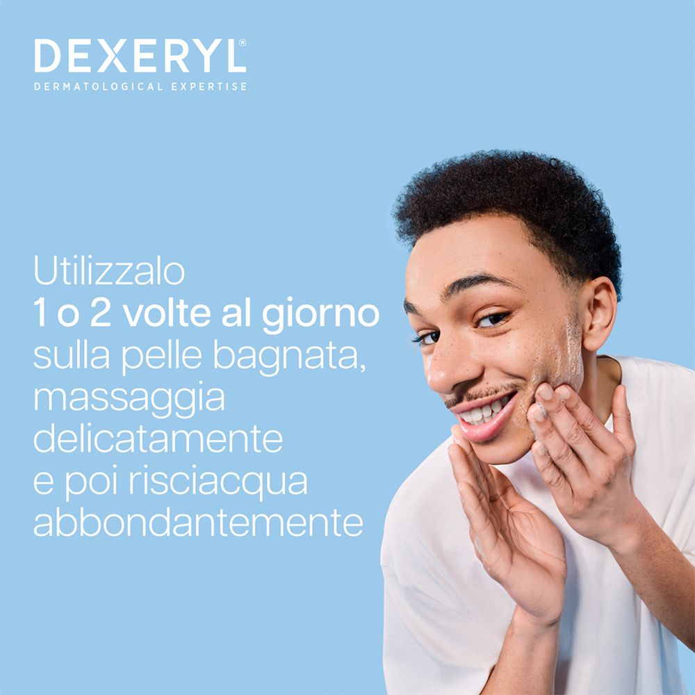 Uomo che si lava il viso con schiuma. Testo: Utilizzalo 1 o 2 volte al giorno sulla pelle bagnata, massaggia delicatamente.