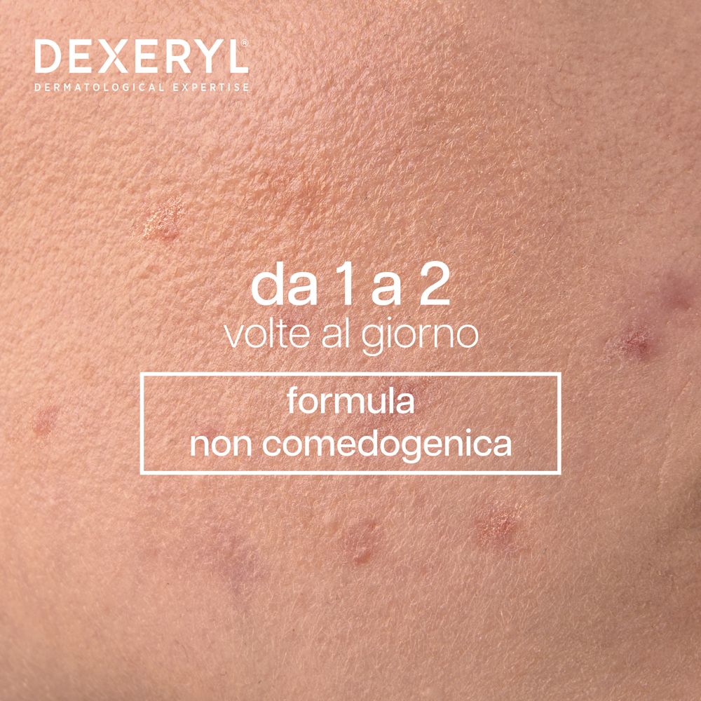 Primo piano della pelle. Testo: da 1 a 2 volte al giorno, formula non comedogena. Dexeryl Dermatological Expertise.