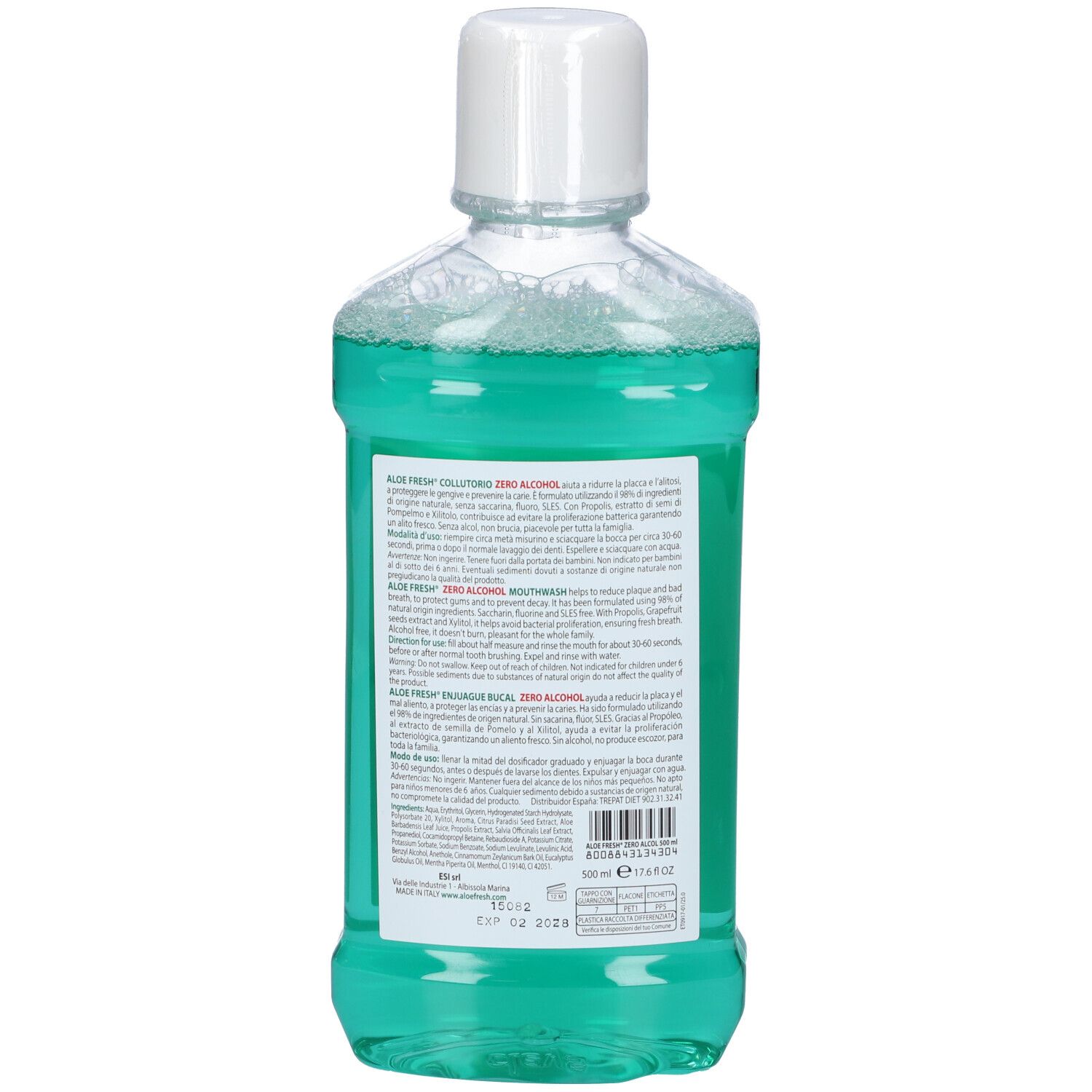 Retro di una bottiglia di collutorio verde. Informazioni testuali multilingue. Tappo bianco. Etichetta con ingredienti.