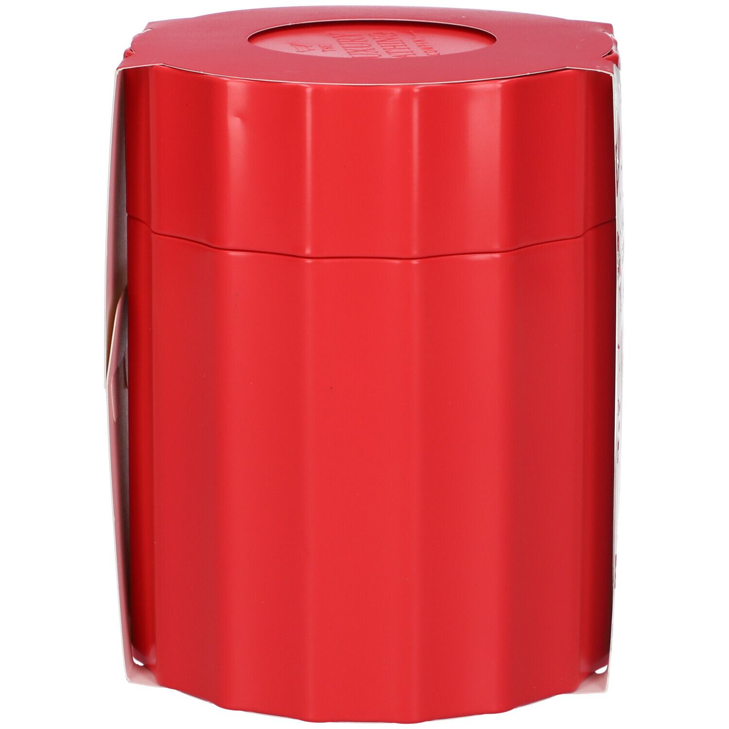 Scatola regalo rossa esagonale. Chiusa, con etichetta laterale. La scatola ha una superficie scanalata.