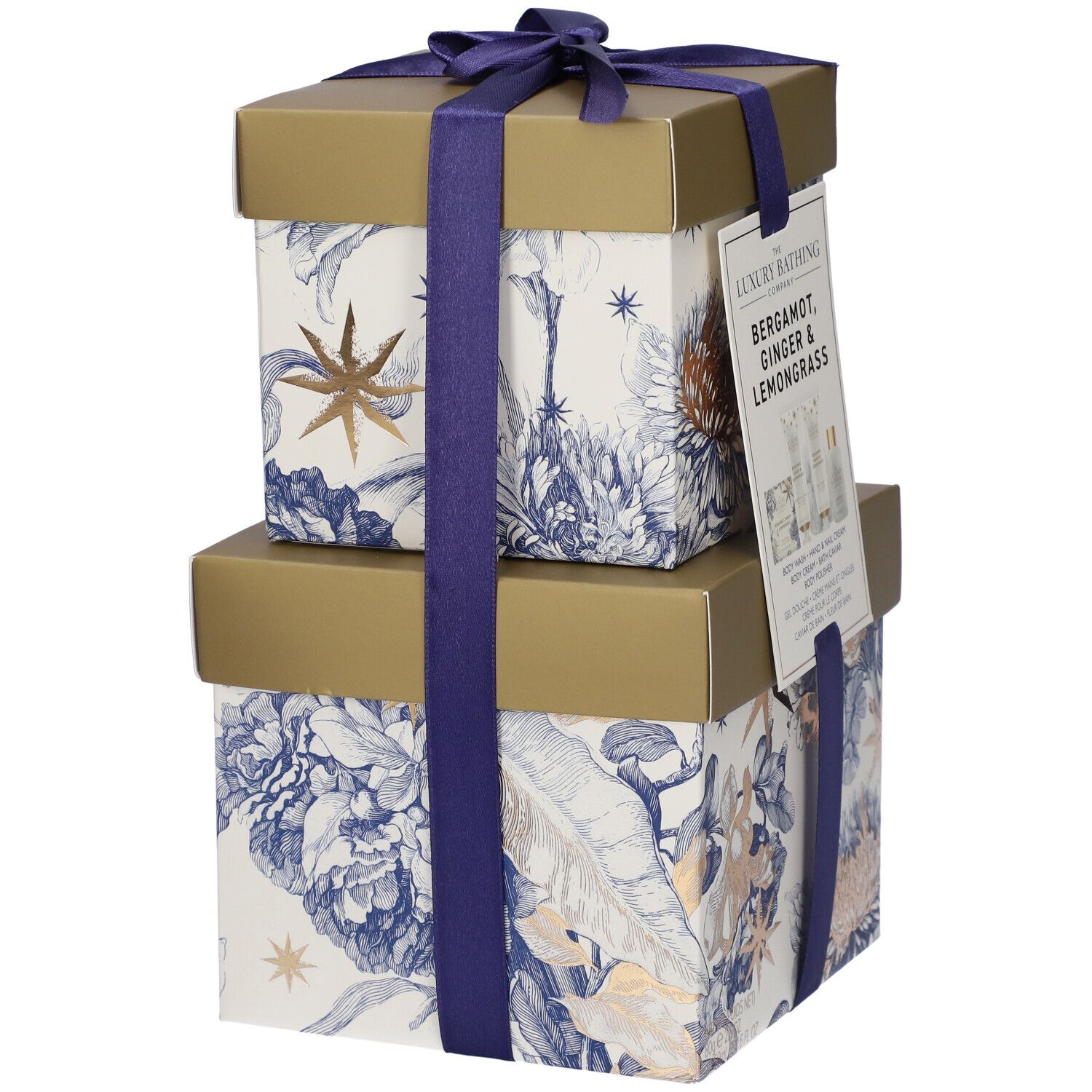 Due scatole regalo quadrate con motivi floreali blu e oro. Fiocco viola. Etichetta con informazioni sul prodotto.