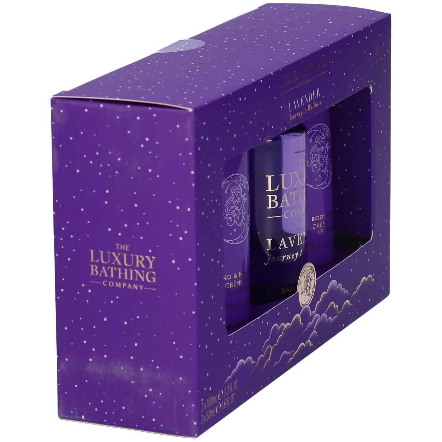 Vista obliqua della confezione regalo viola. Gel doccia, crema mani e crema corpo visibili. Marchio: The Luxury Bathing Company.