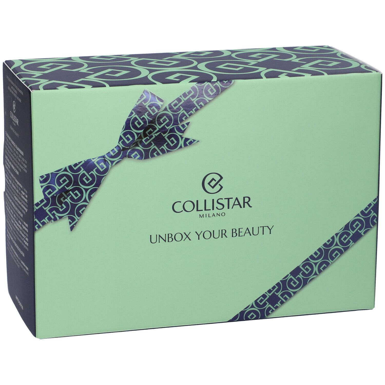 Scatola regalo verde con nastro blu. Scritta: Collistar, Unbox Your Beauty.