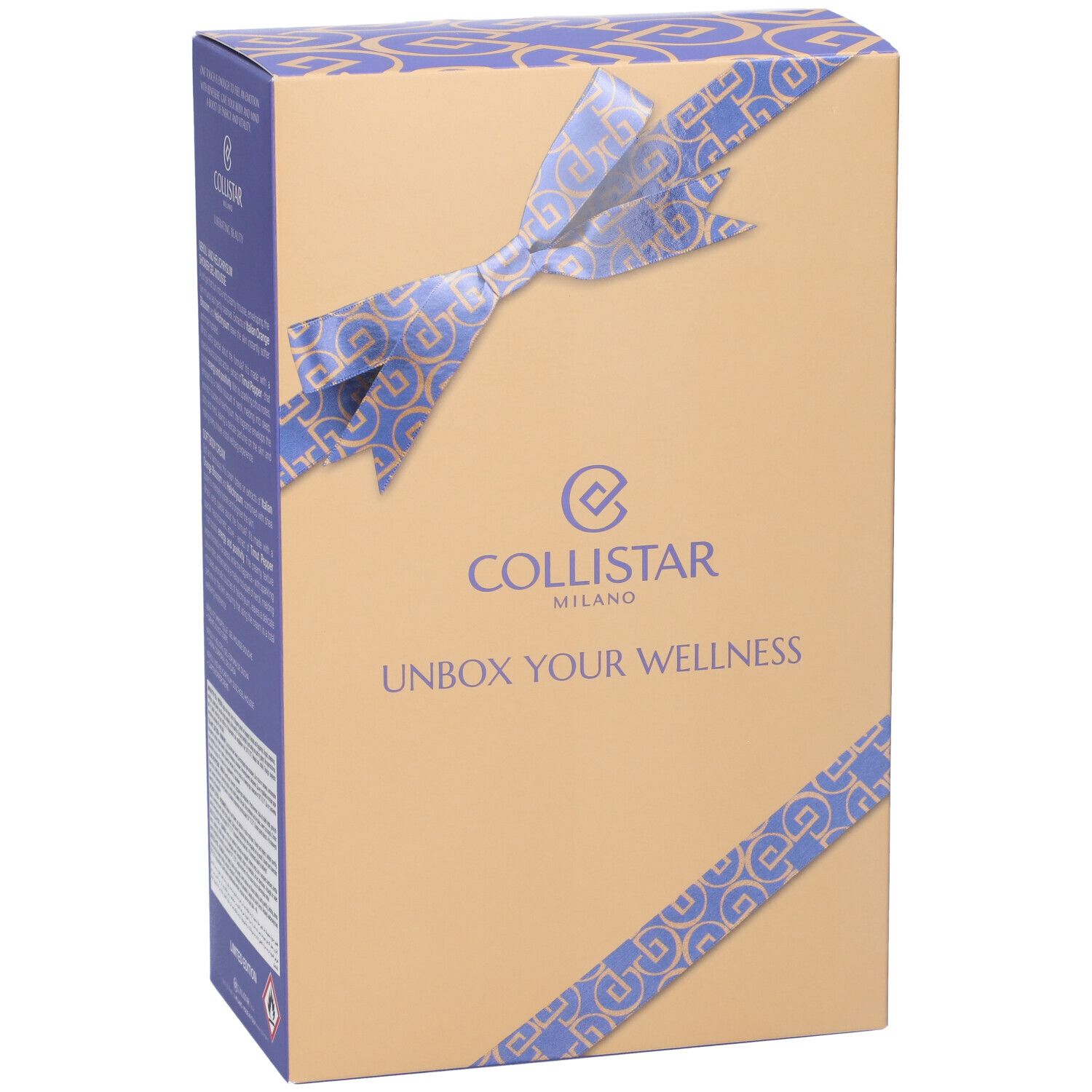 Confezione regalo con fiocco. Marchio Collistar, scritta "Unbox Your Wellness". Beige e blu. Logo e testo.