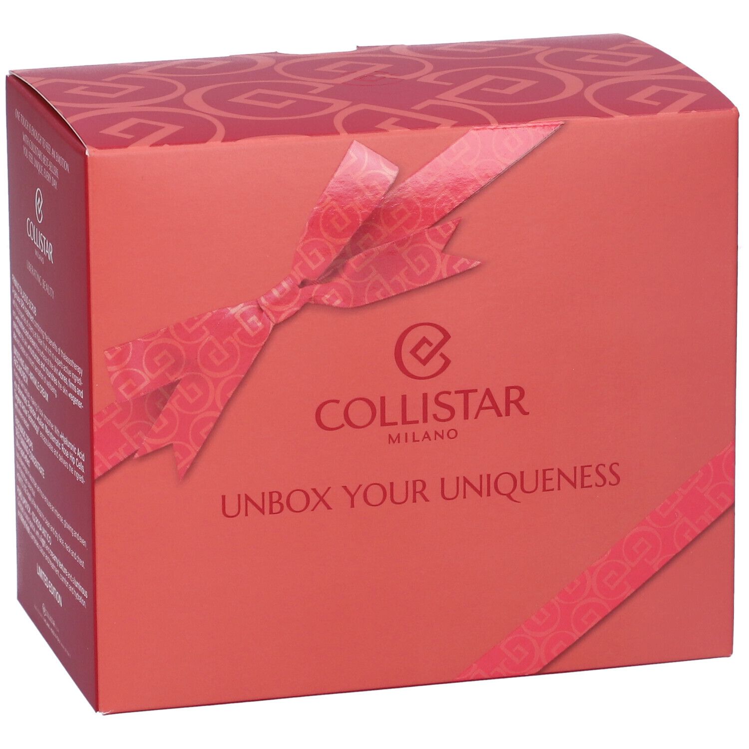 Scatola regalo rossa con fiocco e logo. Testo: "Collistar Milano", "Unbox Your Uniqueness".