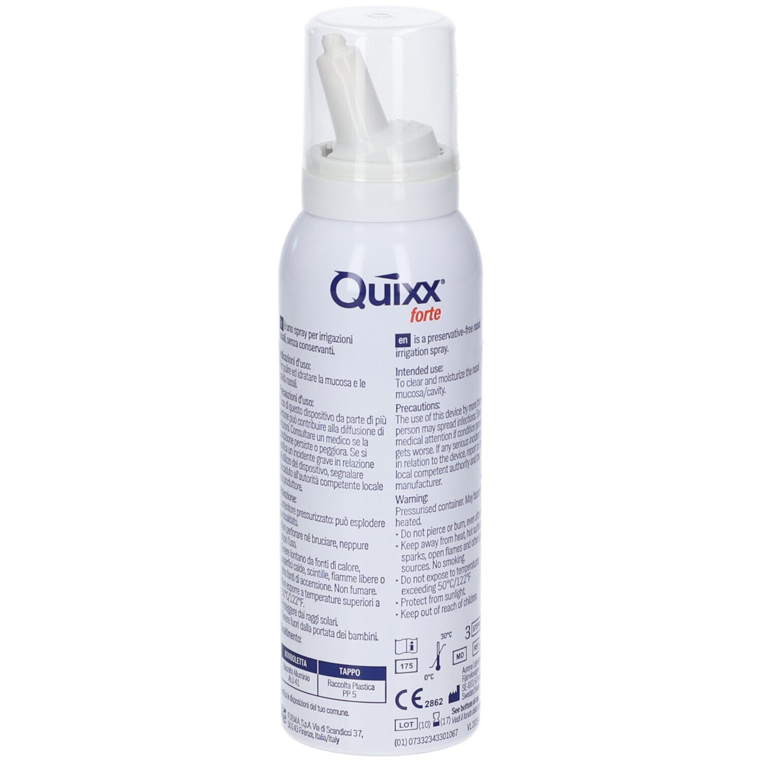 Flacone spray bianco con testo e informazioni. Contiene acqua di mare. Con applicatore nasale e tappo. Marchio Quixx forte.