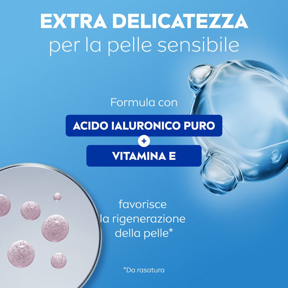 Primo piano delle cellule della pelle. Testo: Formula con acido ialuronico + vitamina E. Favorisce la rigenerazione della pelle.