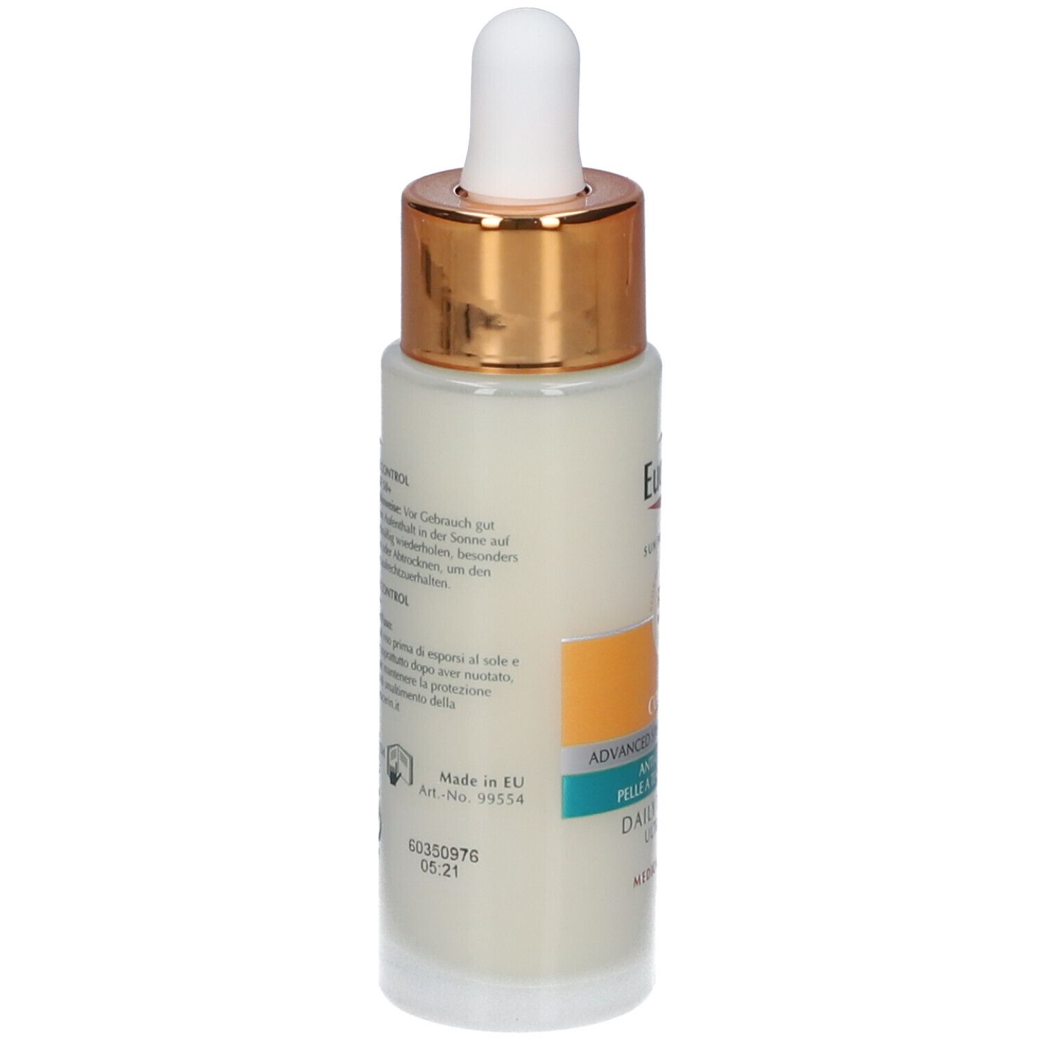 Retro del flacone di siero Eucerin Sun Protection Oil Control. Testo multilingue. Informazioni di produzione.