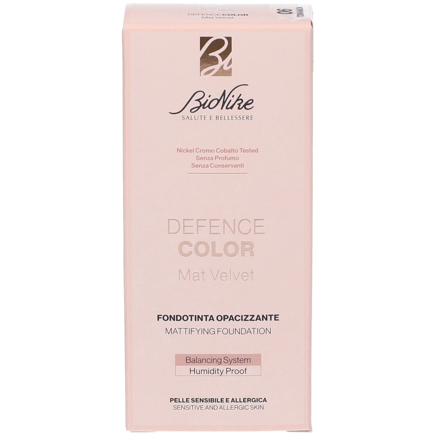 Bionike Defence Color Mat Velvet Fondotinta Opacizzante. Confezione rosa con dettagli prodotto e logo.