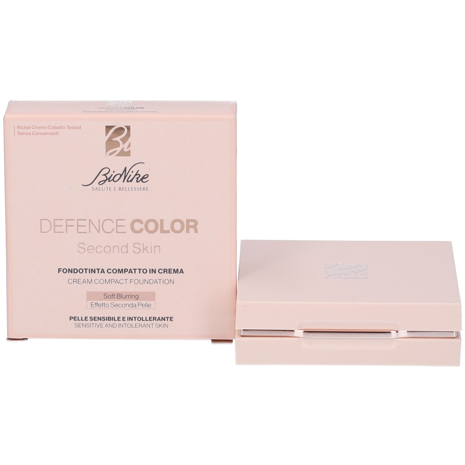 Scatola e astuccio fondotinta compatto Bionike Defence Color Second Skin. Scatola rosa con informazioni sul prodotto e un astuccio rosa abbinato.