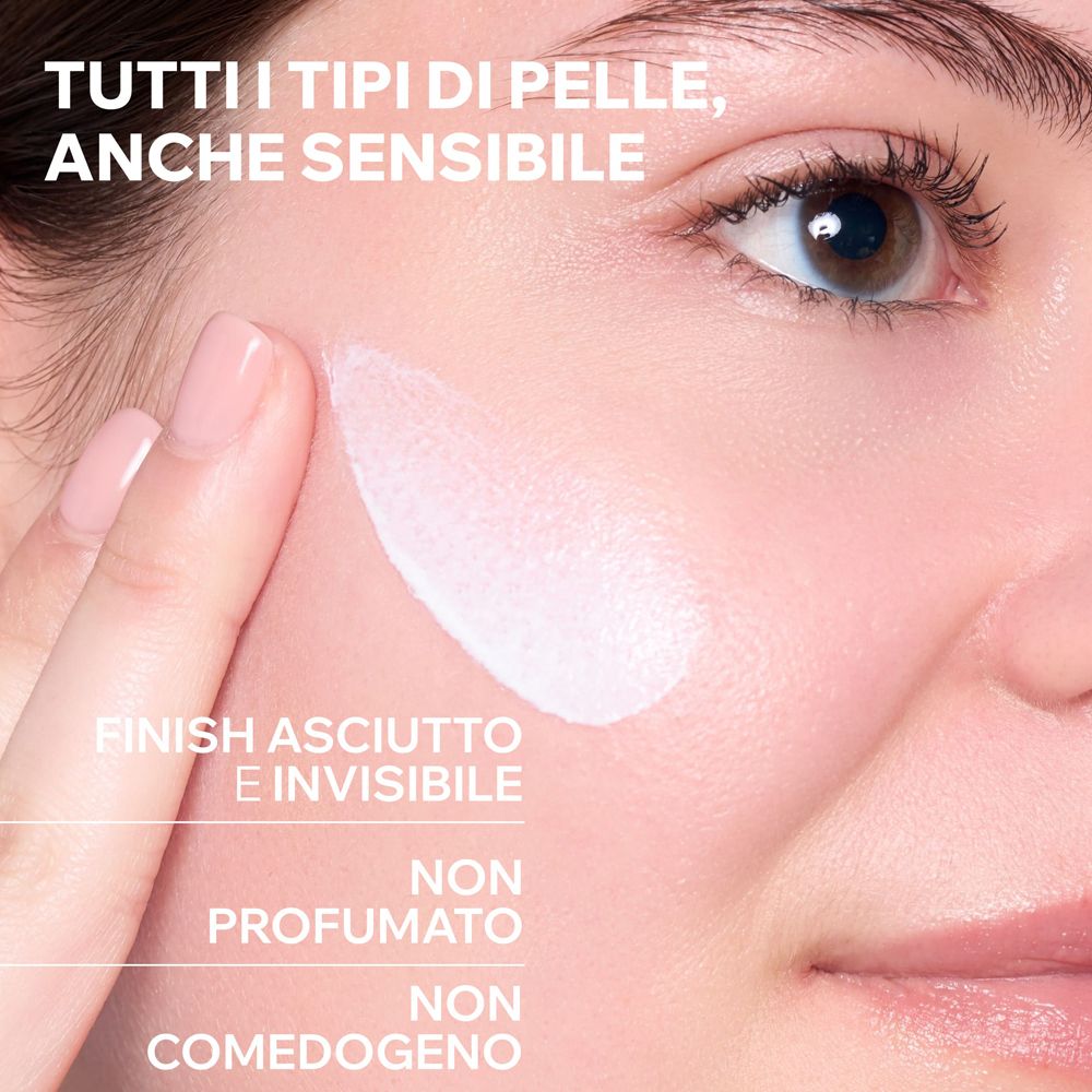 Applicazione di una texture asciutta e invisibile sulla pelle.